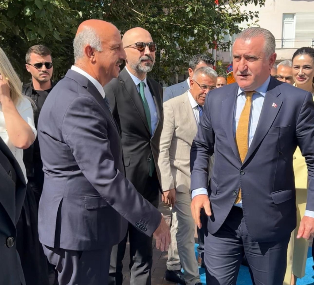 Gençlik ve Spor Bakanı Aydın'da… Söke Belediye Başkanı Arıkan karşılamayı kaçırmadı 5 WhatsApp Image 2025 08 22 at 10.43.08 1
