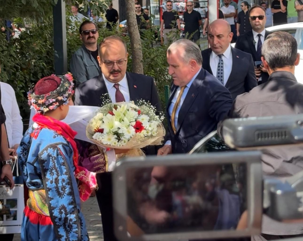 Gençlik ve Spor Bakanı Aydın'da… Söke Belediye Başkanı Arıkan karşılamayı kaçırmadı 6 gençlik ve spor bakanı aydın'da