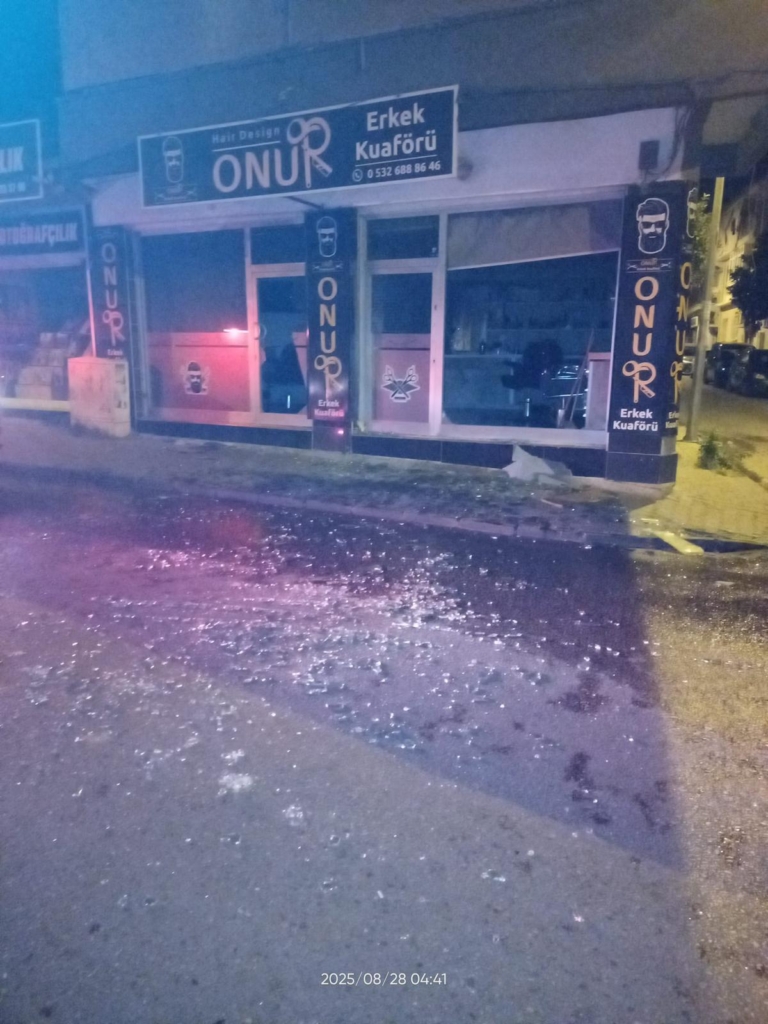 Efeler’de bir iş yerine molotof kokteyli atıldı 9 WhatsApp Image 2025 08 28 at 15.54.24 1