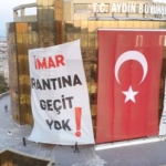 Aydın Büyükşehir Belediyesi binasına dev pankart: "İmar rantına geçit yok" 1 Aydın Büyükşehir Belediyesi binasına dev pankart: "İmar rantına geçit yok"