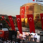 Aydın Büyükşehir Belediyesi binasına dev pankart: "İmar rantına geçit yok" 2 Aydın Büyükşehir Belediyesi binasına dev pankart: "İmar rantına geçit yok"