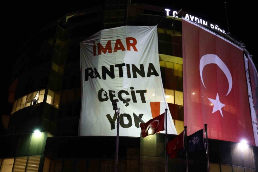 aydin buyuksehir belediyesi binasina dev pankart imar rantina gecit yok e22e10412da8