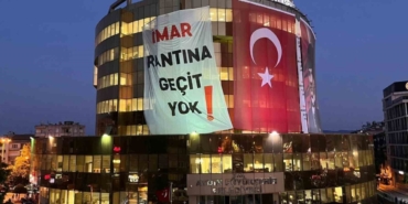 Aydın Büyükşehir Belediyesi binasına dev pankart: "İmar rantına geçit yok" 3 Aydın Büyükşehir Belediyesi binasına dev pankart: "İmar rantına geçit yok"