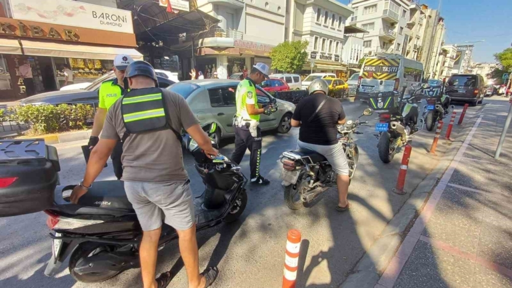 Aydın’da motosiklet sürücülerine 2 saatlik denetim 5 aydinda motosiklet suruculeri denetlendi 26587c9645e4