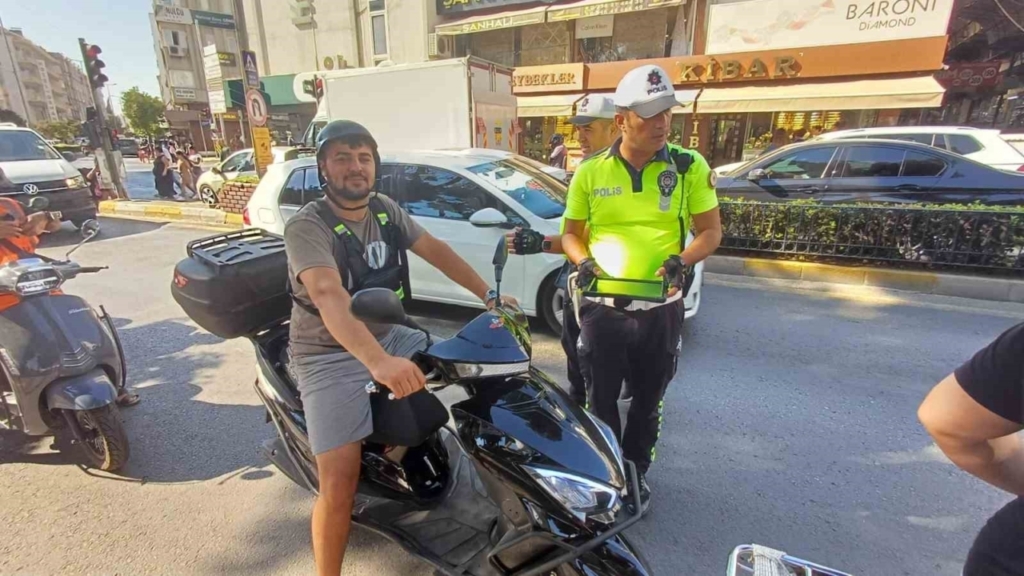 Aydın’da motosiklet sürücülerine 2 saatlik denetim 6 aydinda motosiklet suruculeri denetlendi 389b0fed6093