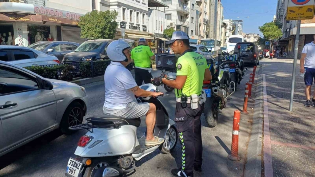Aydın’da motosiklet sürücülerine 2 saatlik denetim 8 aydinda motosiklet suruculeri denetlendi 47134275e954