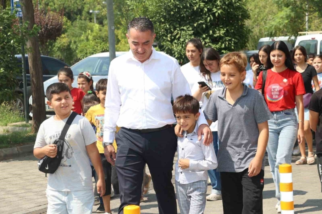 Koçarlı Belediye Başkanı Arıcı çocuklara verdiği sözü tuttu 3 baskan arici cocuklara verdigi sozu tuttu b685e1ae4a2b