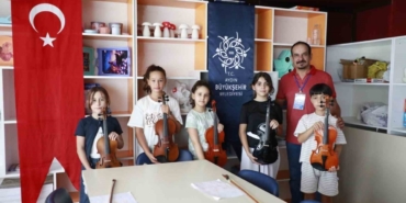 Aydın Büyükşehir Belediyesi ile Aydınlı minikler keman öğreniyor 4 Başkan Çerçioğlu ile Aydınlı minikler keman öğreniyor