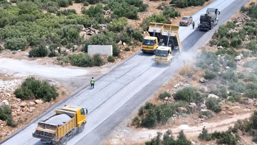 baskan cercioglu kirsal mahallelerde yol yenileme calismalarini surduruyor df4df7ac17e0