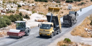 Aydın Büyükşehir Belediyesi Karacasu’da Yol Yenileme Çalışmalarına Devam Ediyor 3 Başkan Çerçioğlu kırsal mahallelerde yol yenileme çalışmalarını sürdürüyor