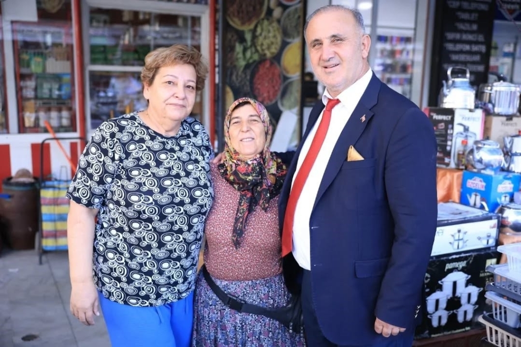 Başkan Aytekin Kaya, Cuma Pazarında vatandaşlarla buluştu 2 baskan kaya cuma pazarinda vatandaslarla bulustu 8a2a6c12b2d0