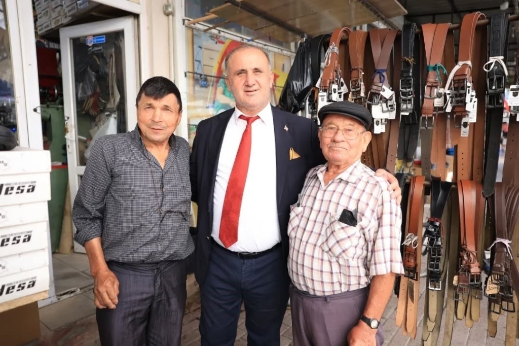 Başkan Aytekin Kaya, Cuma Pazarında vatandaşlarla buluştu 1 baskan kaya cuma pazarinda vatandaslarla bulustu aee6f8c1e387