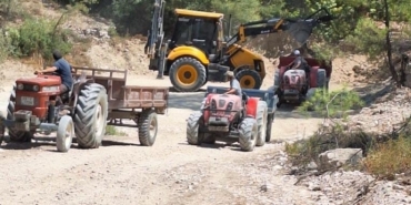 Bozdoğan Belediye Başkan'ı Özel’den incir üreticisine yol desteği 5 Başkan Özel’den incir üreticisine yol desteği