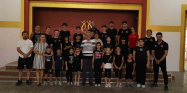 Başkan Tetik’ten Nazilli Belediyesi Halk Oyunları Topluluğu ile görüştü 6 Başkan Tetik’ten Nazilli Belediyesi Halk Oyunları Topluluğu ile görüştü