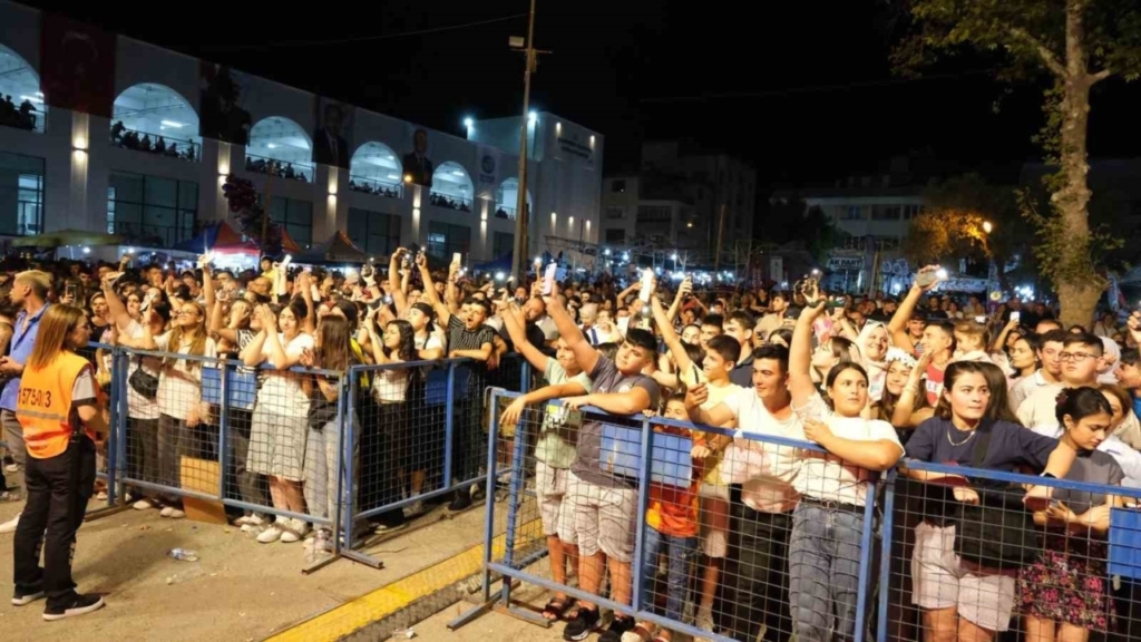 Buharkent’te incir tadında festival 5 buharkentte incir tadinda festival cab6c4c4ca2f