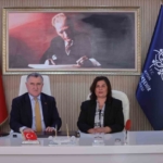 AKP'li Aydın Büyükşehir Belediyesi'nin ilk misafiri Bakan Bak oldu 9 Büyükşehir’in ilk misafiri Bakan Bak oldu