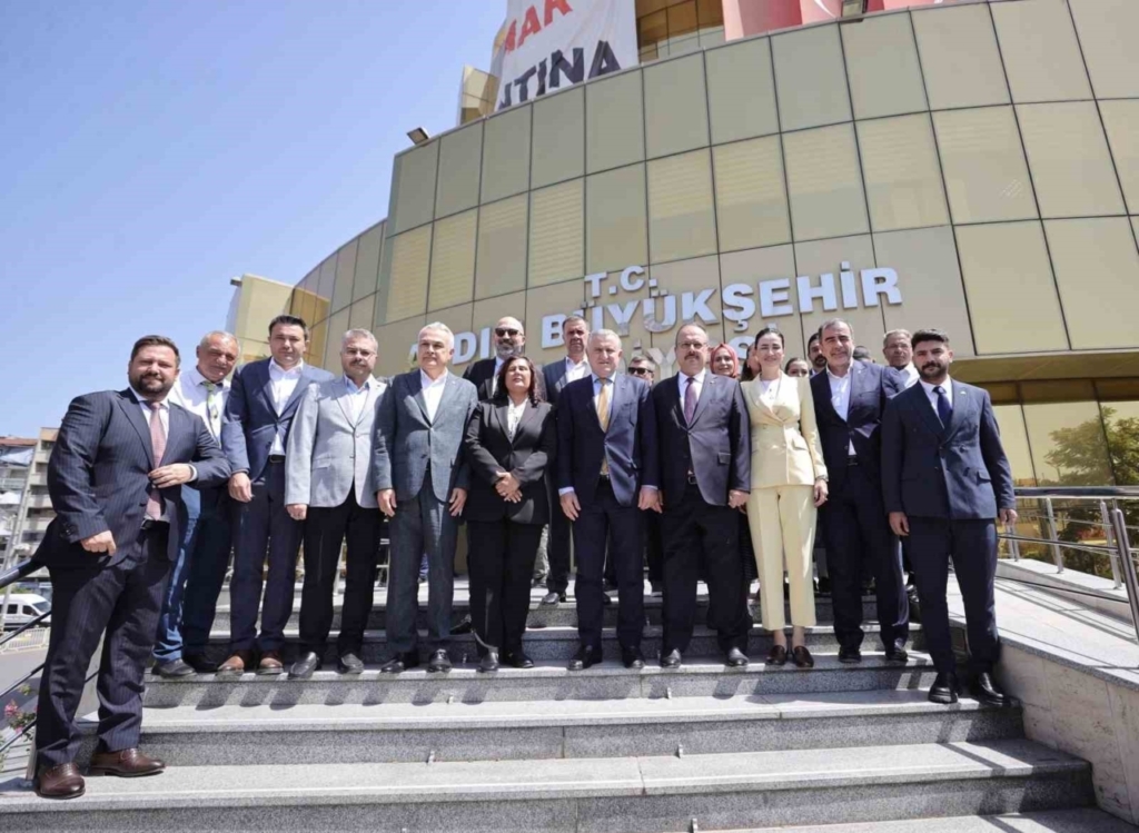 buyuksehirin ilk misafiri bakan bak oldu 5386db0a50de