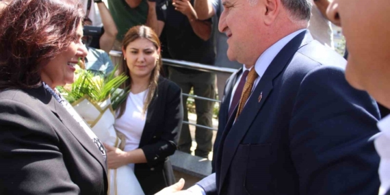 AKP’li Aydın Büyükşehir Belediyesi’nin ilk misafiri Bakan Bak oldu