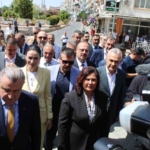 AKP'li Aydın Büyükşehir Belediyesi'nin ilk misafiri Bakan Bak oldu 5 Büyükşehir’in ilk misafiri Bakan Bak oldu