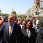 AKP'li Aydın Büyükşehir Belediyesi'nin ilk misafiri Bakan Bak oldu 6 Büyükşehir’in ilk misafiri Bakan Bak oldu