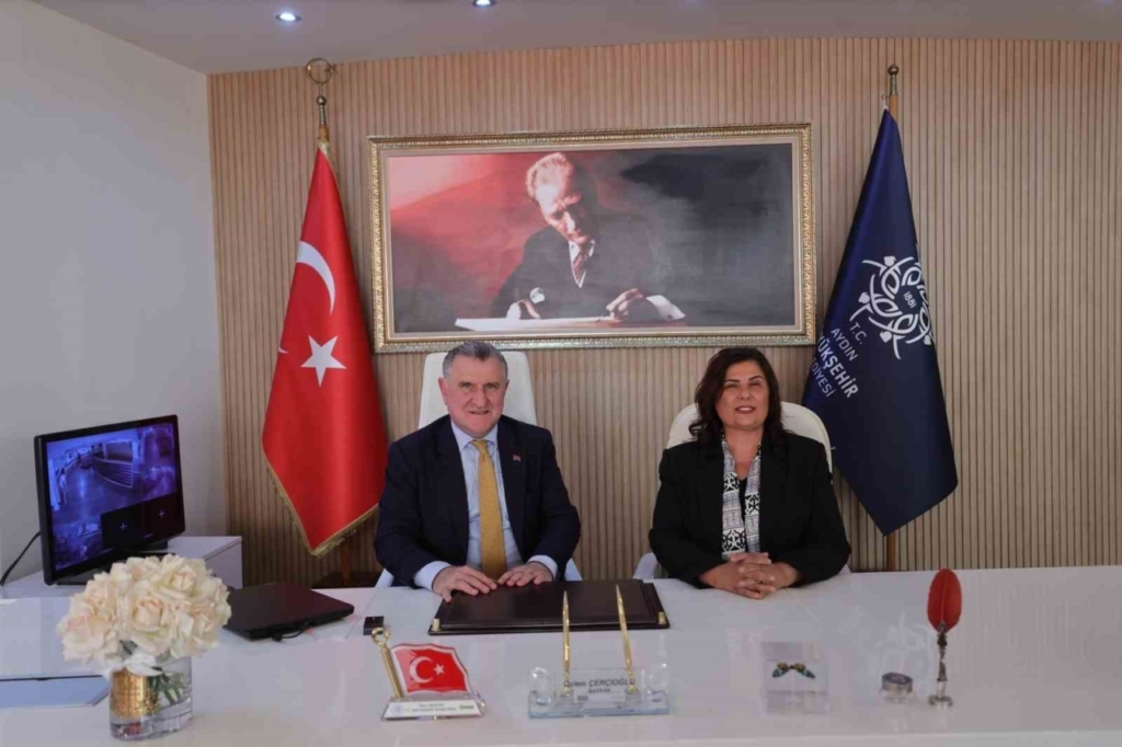 buyuksehirin ilk misafiri bakan bak oldu aa1b76a65192