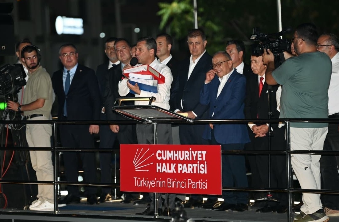 CHP Genel Başkanı Özel, Aydın’da miting düzenledi 10 CHP Genel Başkanı Özel, Aydın’da miting düzenledi