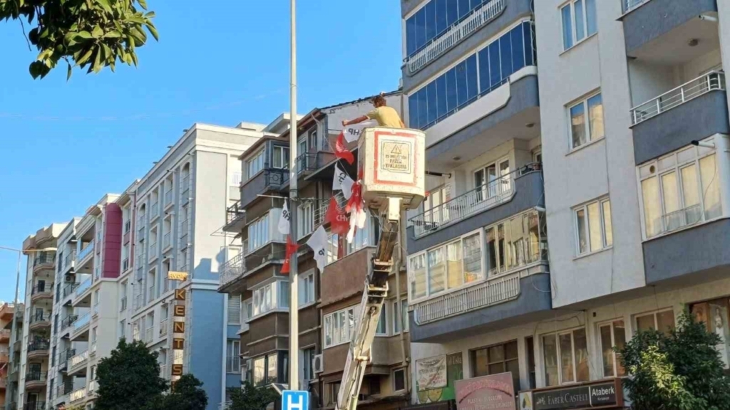 chpnin flamalarini toplamak efeler belediyesine kaldi f068277ab7ce