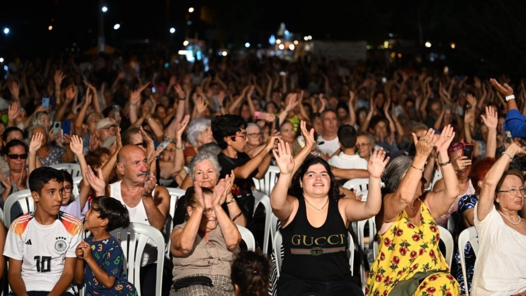 Didim’de Aydın Büyükşehir Belediyesi’nden Yaz Konseri Coşkusu 5 didimliler buyuksehirin yaz konseri ile costu 47b08887db37