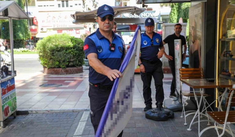 Efeler Belediyesi aylar sonra şikayetleri dikkate aldı, vatandaşlar artık sokaklarda rahat yürüyebilecek 2 Efeler Belediyesi aylar sonra şikayetleri dikkate aldı, vatandaşlar artık sokaklarda rahat yürüyebilecek