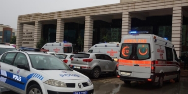 Aydın’da Doğuma Gelen Kadın, Eşini Polis Zoruyla Hastaneden Uzaklaştırdı 46 Hastaneye doğuma gelen kadın, önce polis zoruyla kocasını hastaneden kovdurdu sonra doğumhaneye gitti