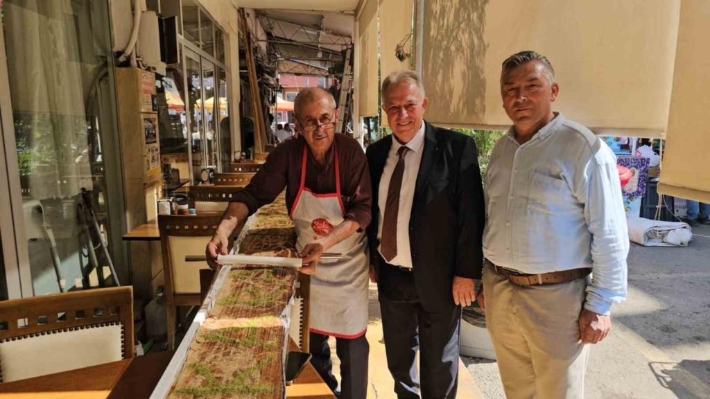 karacasudaki festivalde 13 bucuk metrelik tahinli pide yapildi 9e84939e1ecb