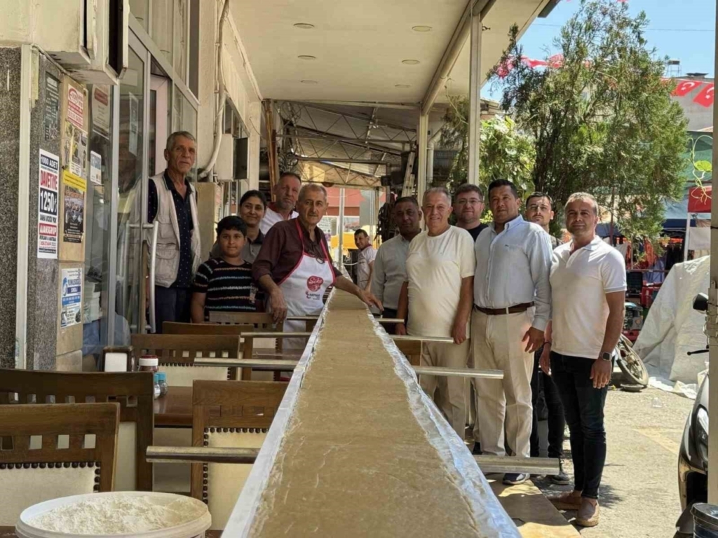 karacasudaki festivalde 13 bucuk metrelik tahinli pide yapildi e87c4d6fe711