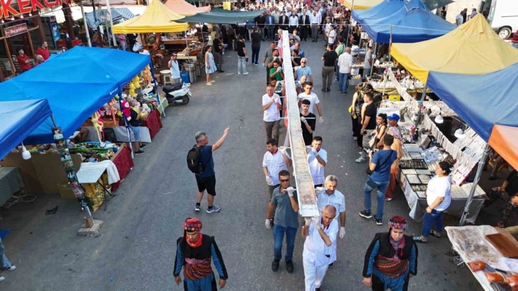 karacasudaki festivalde 13 bucuk metrelik tahinli pide yapildi eef812d15f2f