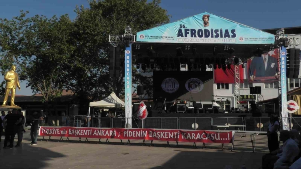 karacasudaki festivalde 13 bucuk metrelik tahinli pide yapildi eff7b3423212