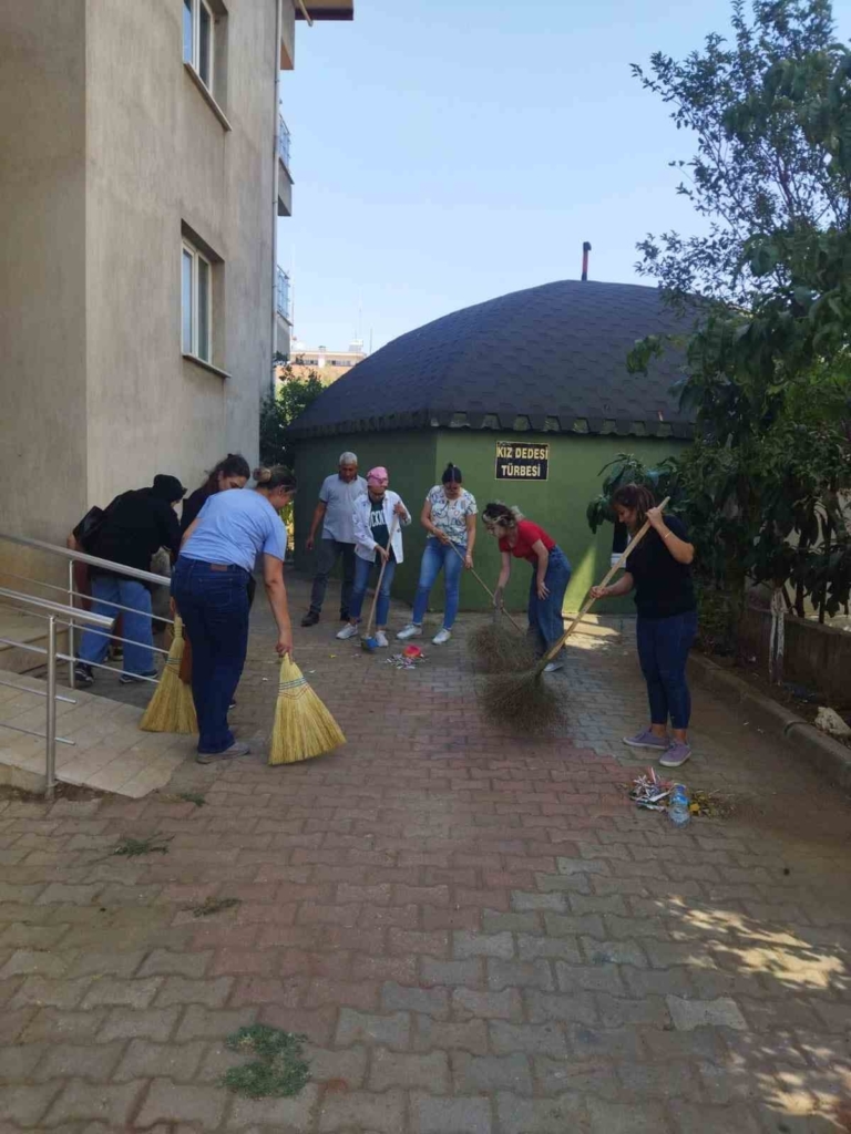 Aydın Karacasu’daki türbeler temizlendi 3 karacasudaki turbeler temizlendi 64ce717575c4