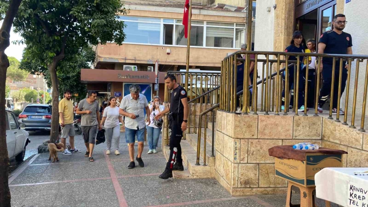 Efeler’de kardeşlerin kavgası kanlı bitti: 2 yaralı