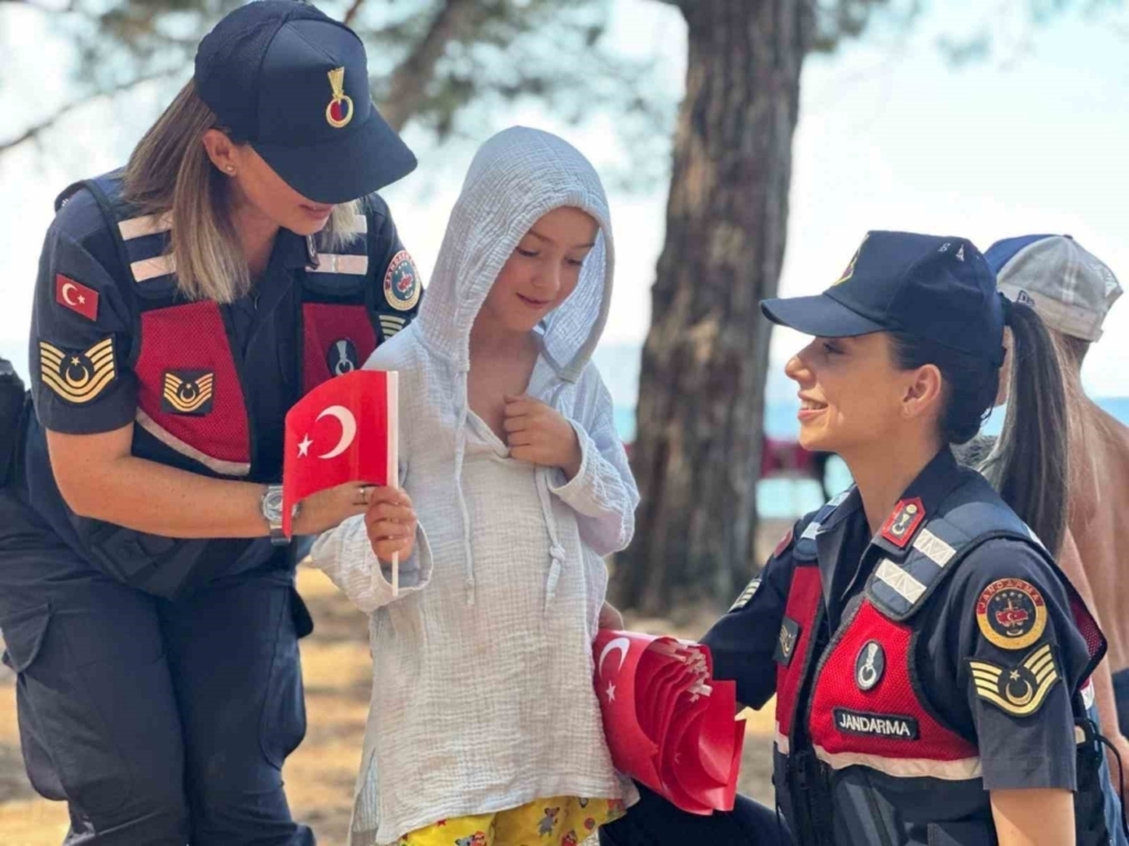 Kuşadası’nda jandarmadan KADES bilgilendirmesi 5 kusadasinda jandarmadan kades bilgilendirmesi 19a15ad02933