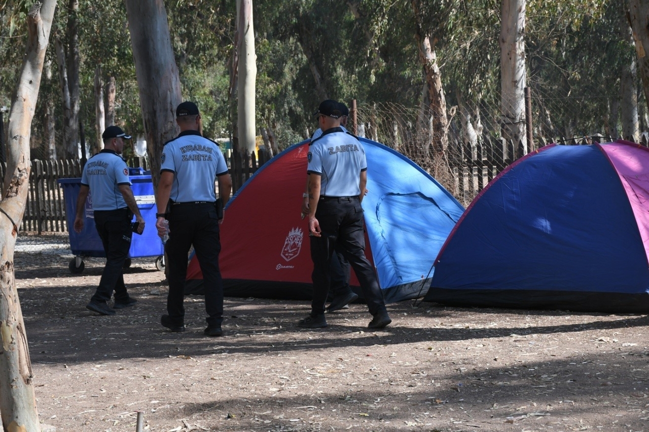 Kuşadası’nda zabıta ekiplerinden çadır ve karavan denetimi