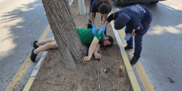 Kuşadası’nda Motosiklet Kazası: Genç Sürücü Ağır Yaralandı 41 Kuşadası’ndaki kazada motosiklet sürücüsü yaralandı
