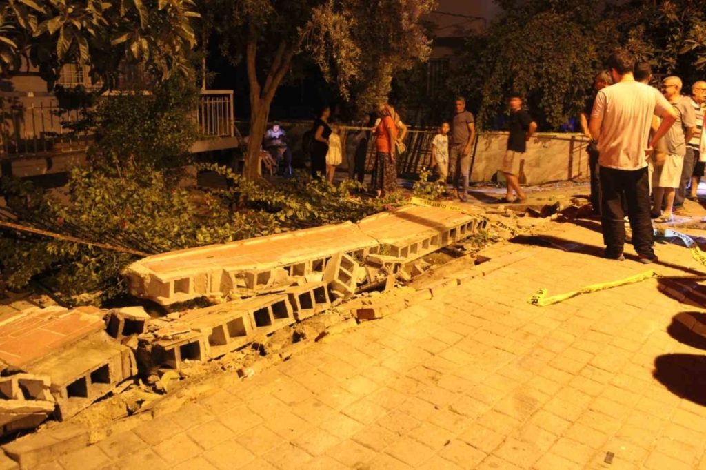 Aydın'da minibüs ile otomobil çarpıştı: 11 yaralı 4 minibus ile otomobil carpisti 11 yarali 71d9781d29fb