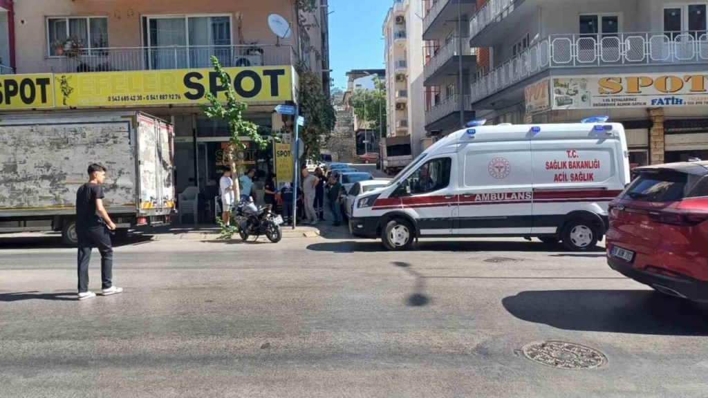 Aydın'da motosikletle otomobil çarpıştı: 1 yaralı 3 motosikletle otomobil carpisti 1 yarali 268a1489892d