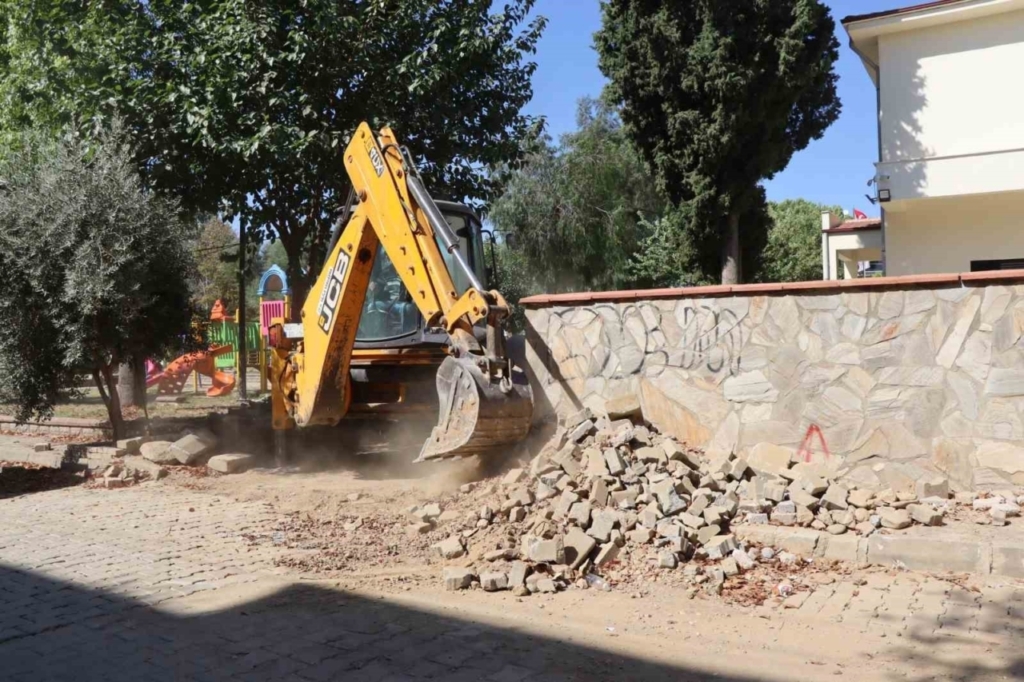 Nazilli Belediyesi altyapı sonrası deforme olan yolları yeniliyor 5 nazilli belediyesi altyapi sonrasi deforme olan yollari yeniliyor 047143f0e15a