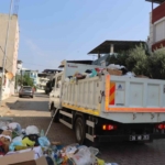 Nazilli Belediyesi çöp evi temizledi: "4 kamyon çöp çıktı" 1 Nazilli Belediyesi çöp evi temizledi: "4 kamyon çöp çıktı"