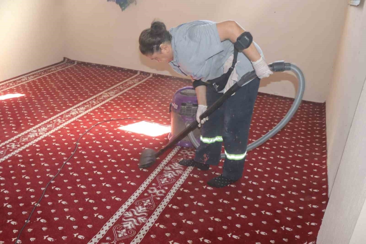 Nazilli Belediyesi’nden kapalı pazar mescitlerinde kapsamlı temizlik