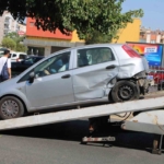 Aydın'da otomobil 50 metre sürüklendi: 1 yaralı 1 Otomobil 50 metre sürüklendi: 1 yaralı