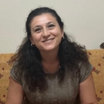 Minibüsün açık kapısı bir hayata son verdi 5 Seyir halindeki minibüsten düşen ebe hayatını kaybetti