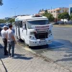 Seyir halindeki yolcu minibüsü alev aldı, alevler büyümeden söndürüldü