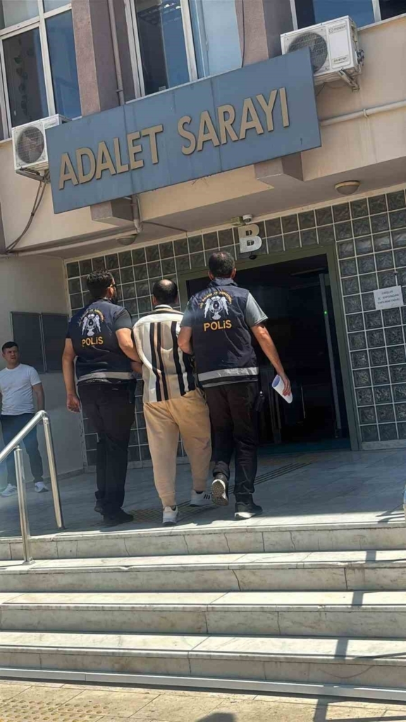 uc ayri suctan aranan sahis efelerde yakalandi 77b59bf79bc9