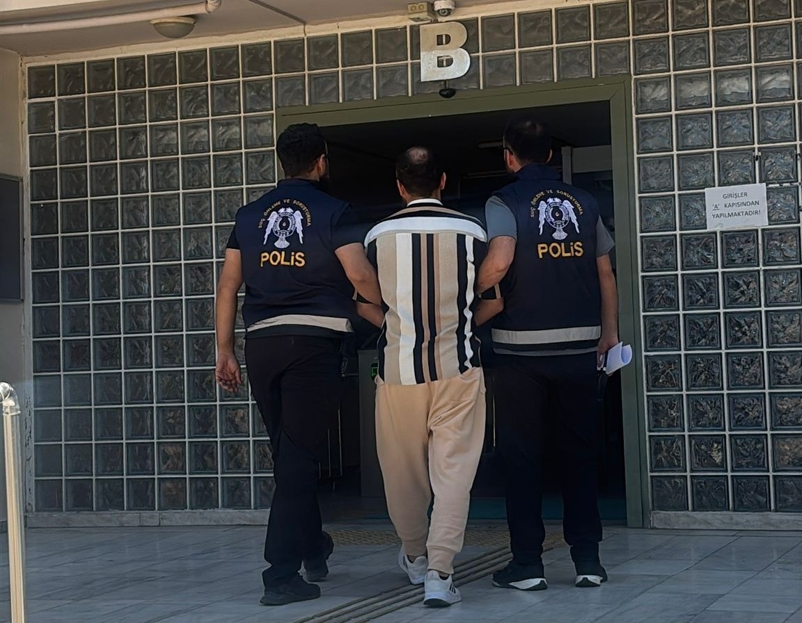 Üç ayrı suçtan aranan şahıs Efeler’de yakalandı