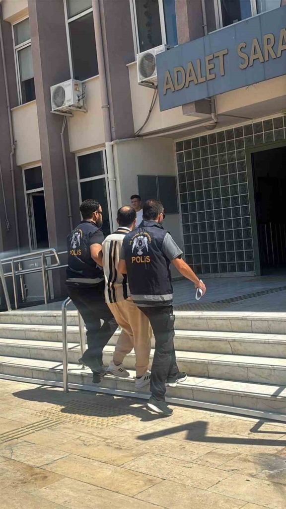 uc ayri suctan aranan sahis efelerde yakalandi c03ac005ca61